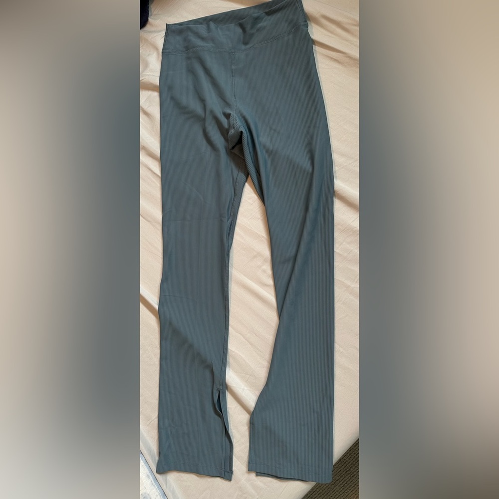 Brand New never worn blue ribbed flare yoga pants from Old Navy